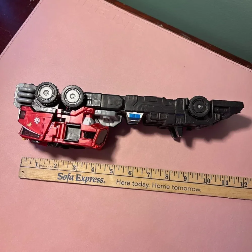 2004 Transformer Hasbro Cyzertron Optimus Prime Collectable
